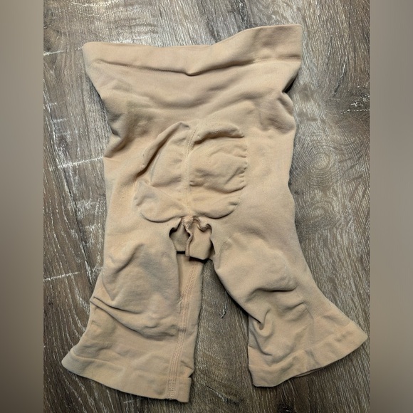 EUC Skims Shapework Short Small/Medium - Picture 4 of 6